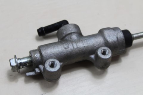 SUZUKI DL650 V-STROM POMPA HAMULCA NOŻNEGO TYŁ