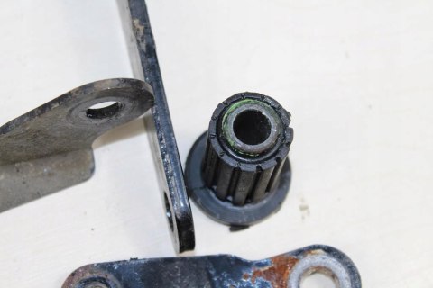 KAWASAKI BN125 ELIMINATOR SILENTBLOCKI SILNIKA