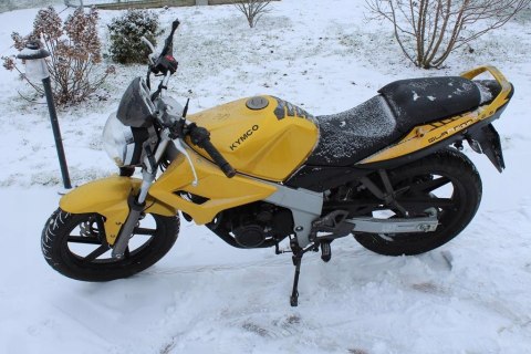 KYMCO 125 QUANNON OWIEWKA PRAWA POD SIEDZENIE