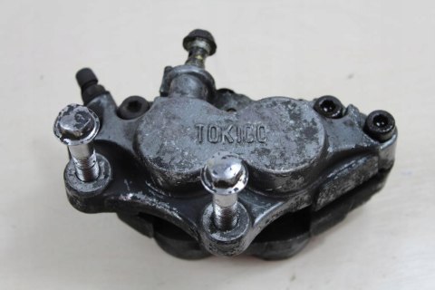 KAWASAKI ZZR1100 ZXT10D ZACISK HAMULCOWY LEWY PRZÓ