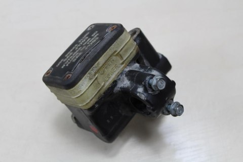 HONDA CB400 N POMPA HAMULCOWA PRAWA