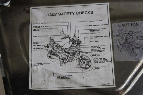 KAWASAKI LTD450 LTD454 OWIEWKA LEWA POD SIEDZENIE