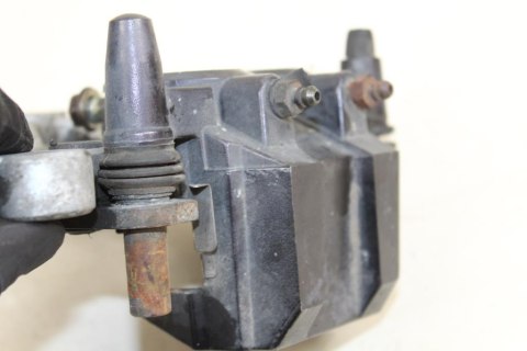 KAWASAKI GPX600 R ZACISK HAMULCOWY TYŁ + JARZMO