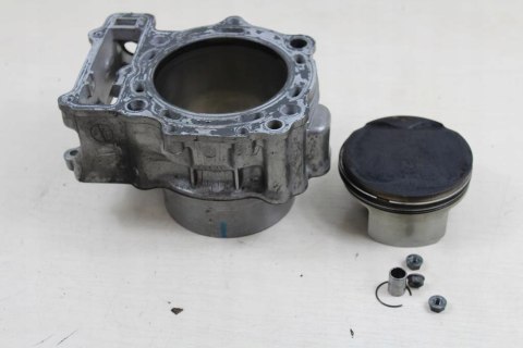 SUZUKI DL1000 V-STROM CYLINDER TYŁ TŁOK PIERŚCIENI