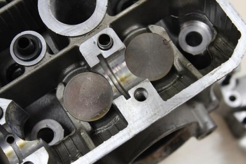 SUZUKI DL1000 V-STROM GŁOWICA TYŁ TYLNA WAŁKI