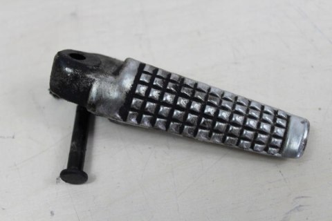 SUZUKI SV650 S K3 PODNÓŻEK PRAWY TYŁ