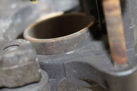 SUZUKI SV650 S K3 ZACISK HAMULCOWY TYŁ + JARZMO