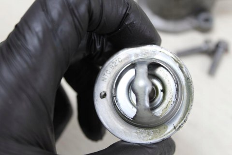 HONDA CB900 HORNET SC48 TERMOSTAT + OBUDOWA