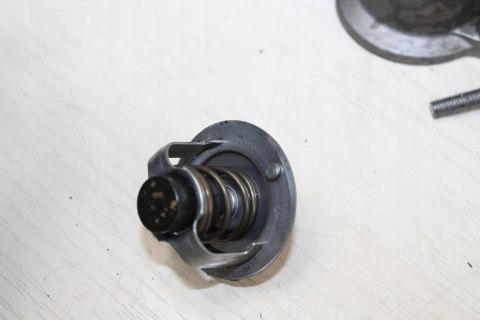 HONDA CB900 HORNET SC48 TERMOSTAT + OBUDOWA