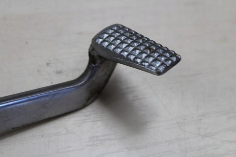 KAWASAKI ZR7 S ZR-7 DŹWIGNIA HAMULCOWA TYŁ PRAWA