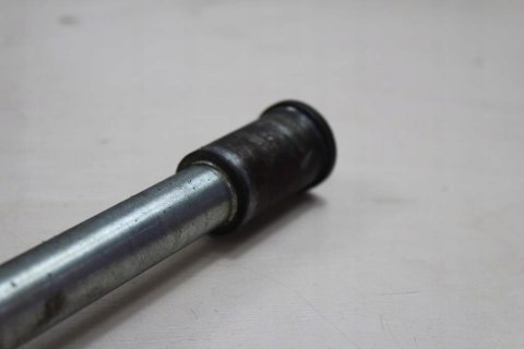 KAWASAKI ZR7 S ZR-7 OŚKA KOŁA FELGI PRZÓD