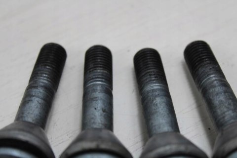 BMW K100 RS ŚRUBY SZPILKI FELGI TYŁ DYSTANS