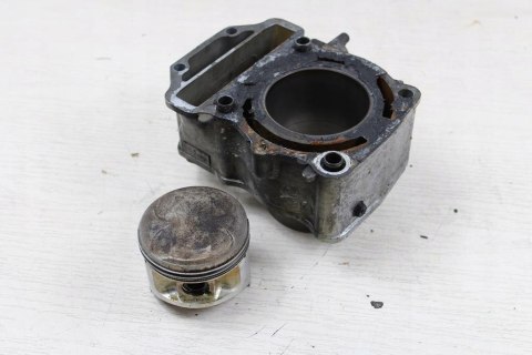 YAMAHA XZ550 CYLINDER PRZÓD PRZEDNI TŁOK