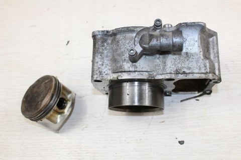 YAMAHA XZ550 CYLINDER PRZÓD PRZEDNI TŁOK