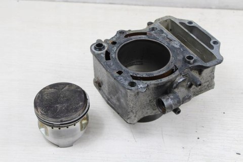 YAMAHA XZ550 CYLINDER TYŁ TYLNY TŁOK