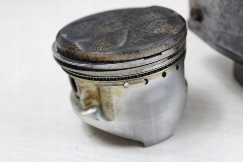 YAMAHA XZ550 CYLINDER TYŁ TYLNY TŁOK