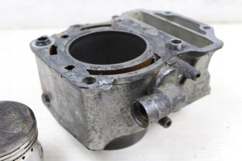 YAMAHA XZ550 CYLINDER TYŁ TYLNY TŁOK