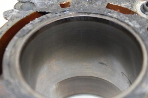 YAMAHA XZ550 CYLINDER TYŁ TYLNY TŁOK