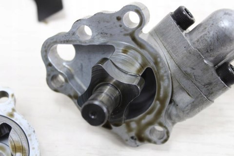 YAMAHA XZ550 POMPA OLEJU SMOK