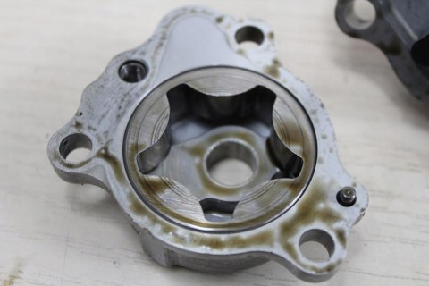 YAMAHA XZ550 POMPA OLEJU SMOK