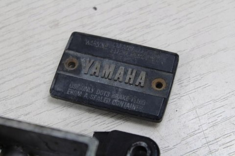 YAMAHA XZ550 POMPA HAMULCOWA PRZÓD PRAWA KORPUS