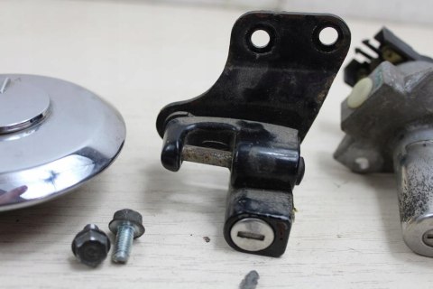 HONDA CB750 RC01 STACYJKA KOREK ZBIORNIKA ZAMKI