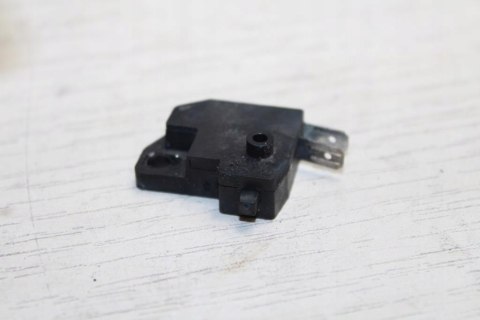 SUZUKI VX800 CZUJNIK ŚWIATŁA STOP HAMULCA PRZÓD