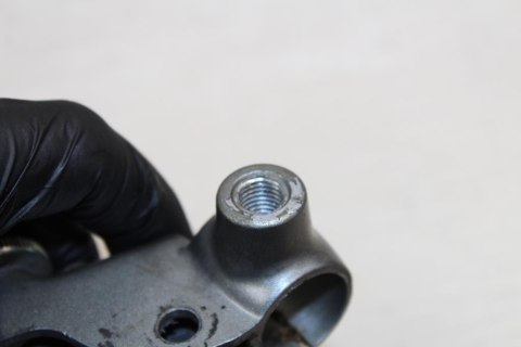 SUZUKI VX800 UCHWYT LEWY KLAMKI SPRZĘGŁA