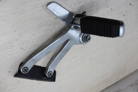 SUZUKI VX800 SET LEWY TYŁ + PODNÓŻEK