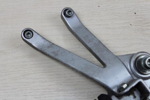 SUZUKI VX800 SET PRAWY TYŁ + PODNÓŻEK