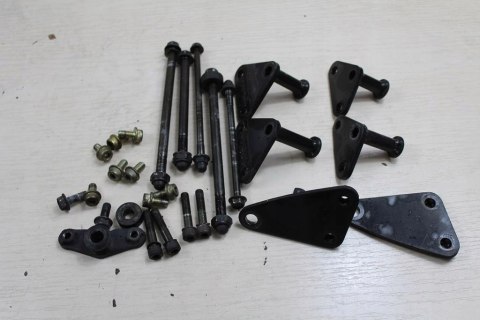 SUZUKI VX800 ŚRUBY MOCOWANIA UCHWYTY SILNIKA