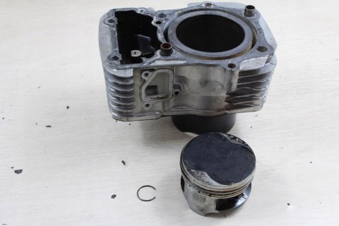 SUZUKI VS750 CYLINDER + TŁOK TYŁ TYLNY