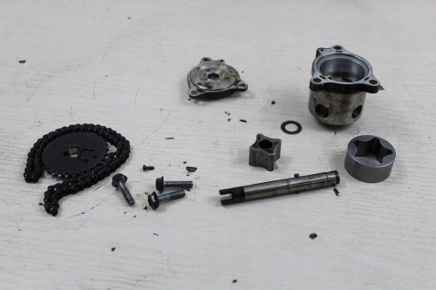 SUZUKI VS750 POMPA OLEJU + NAPĘD