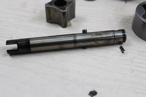 SUZUKI VS750 POMPA OLEJU + NAPĘD