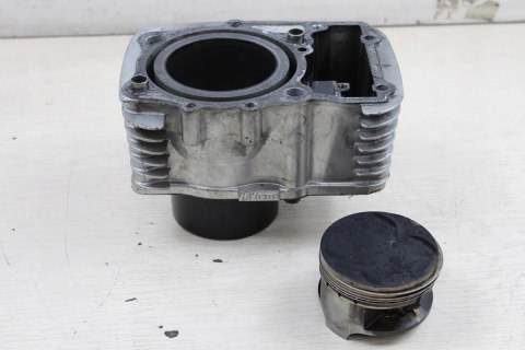 SUZUKI VS750 CYLINDER + TŁOK PRZÓD PRZEDNI