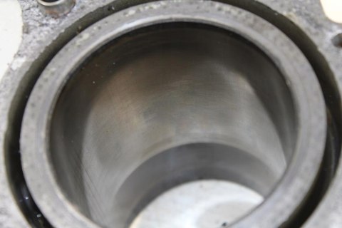 SUZUKI VS750 CYLINDER + TŁOK PRZÓD PRZEDNI