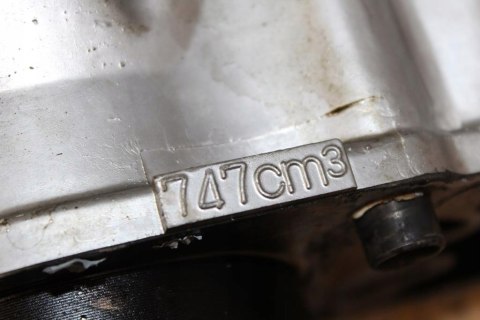 SUZUKI VS750 CYLINDER + TŁOK PRZÓD PRZEDNI