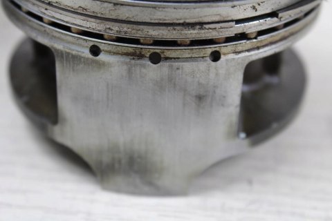 SUZUKI VS750 CYLINDER + TŁOK TYŁ TYLNY