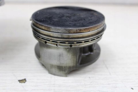 SUZUKI VS750 CYLINDER + TŁOK TYŁ TYLNY