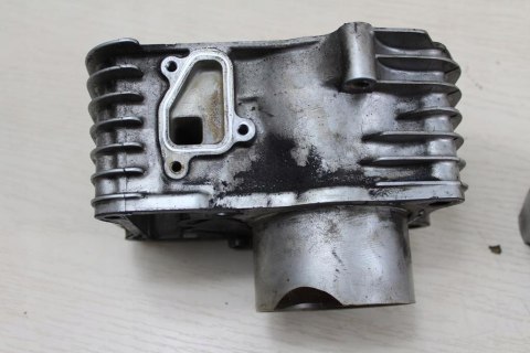 SUZUKI VS750 CYLINDER + TŁOK TYŁ TYLNY