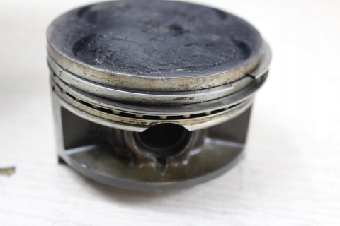 SUZUKI VS750 CYLINDER + TŁOK TYŁ TYLNY