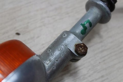 YAMAHA XS400 12R MAXIM KIERUNKOWSKAZ LEWY PRZÓD