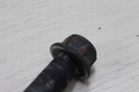 HONDA CM450 PC051 OŚ OŚKA KOŁA TYŁ FELGI 17MM