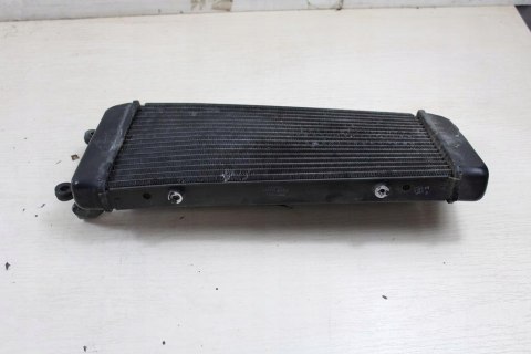 SUZUKI VZ800 MARUDER CHŁODNICA WODY PRZEKRZYWIONA