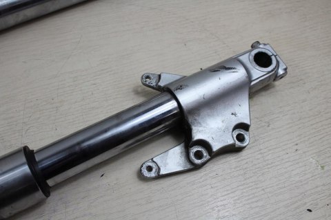 SUZUKI VZ800 MARUDER LAGA AMORTYZATOR PRZÓD LP