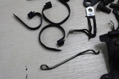 SUZUKI VZ800 MARUDER UCHWYTY LINEK PRZEWODÓW