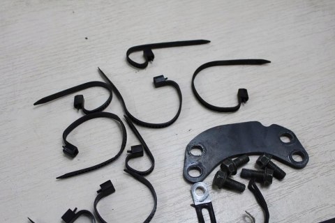SUZUKI VZ800 MARUDER UCHWYTY LINEK PRZEWODÓW