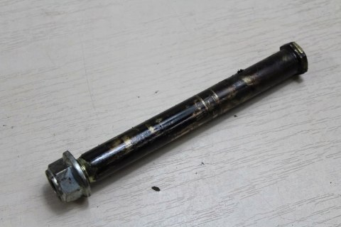 SUZUKI VZ800 MARUDER OŚ OŚKA ŚRUBA WAHACZA