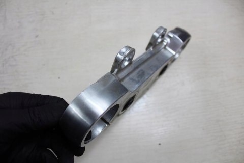 SUZUKI VZ800 MARUDER PÓŁKA GÓRNA