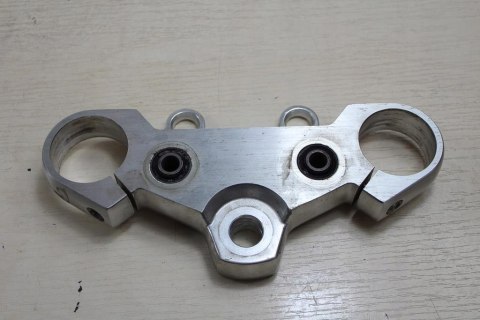 SUZUKI VZ800 MARUDER PÓŁKA GÓRNA